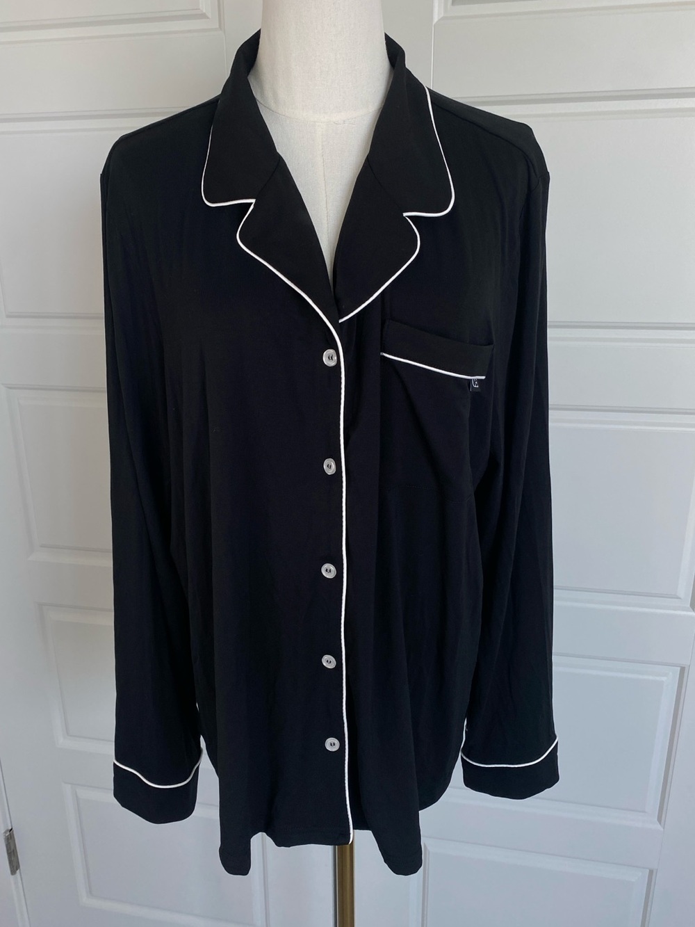 Cozy Earth NWT Bamboo Stretch Knit Pajama Top Black White Piping XL